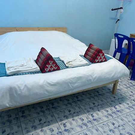 Noot'S Bar And Guesthouse Kanchanaburi Bagian luar foto