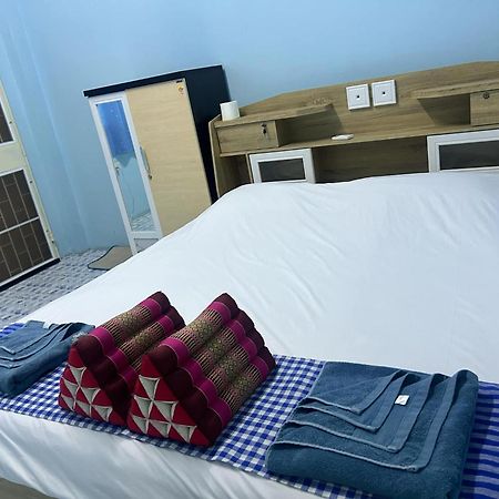 Noot'S Bar And Guesthouse Kanchanaburi Bagian luar foto