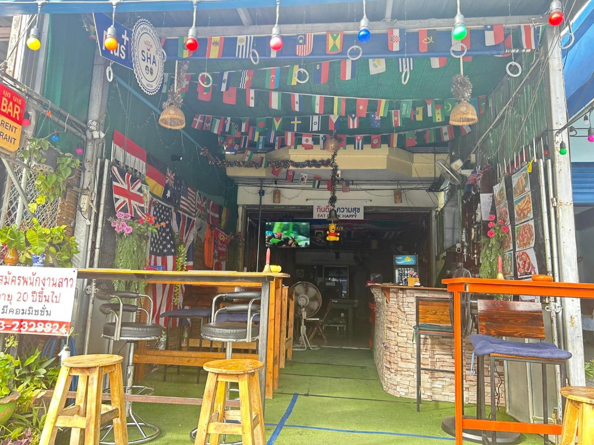 Noot'S Bar And Guesthouse Kanchanaburi Bagian luar foto